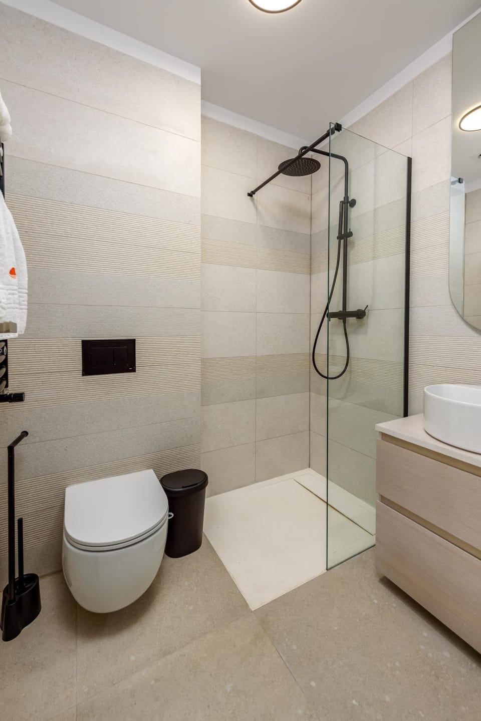 Shower, Toilet, Bathroom, towels