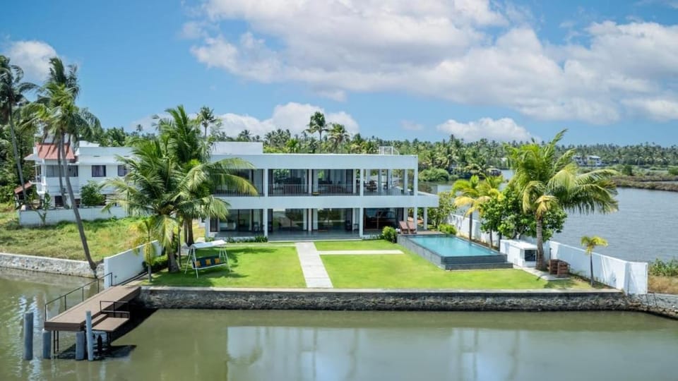 The Marakassery Anchorage - A boutique home Villa in Vypin