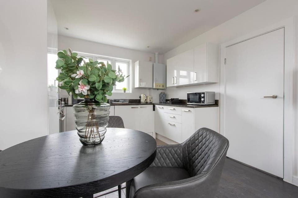 Luxury 2Bed, 2Bath Duplex 5 Mins to Hither Green Station Apartment in London Borough of Lewisham