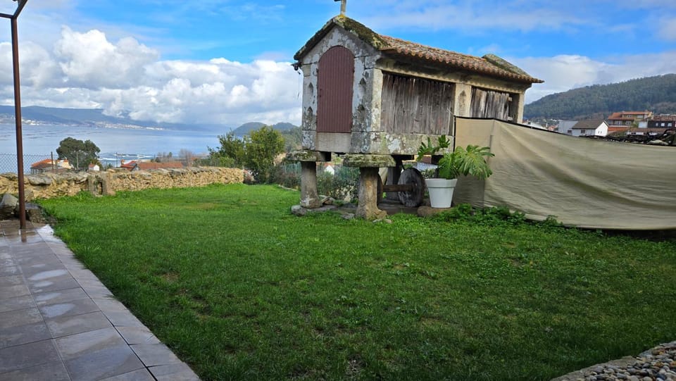 EiraNovaBueu 1820 with pool 350m beach House in Bueu