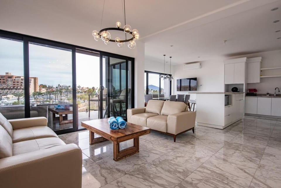 View (from property/room), Balcony/Terrace, Kitchen or kitchenette, Living room, Dining area