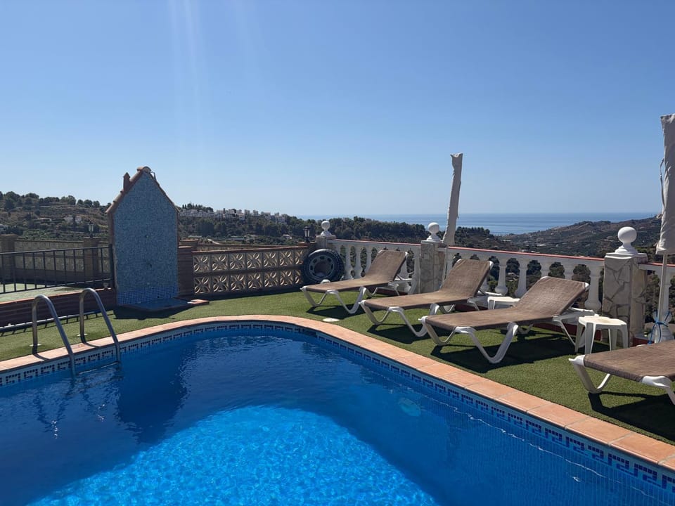 Day, Natural landscape, Pool view, Sea view, Swimming pool, sunbed
