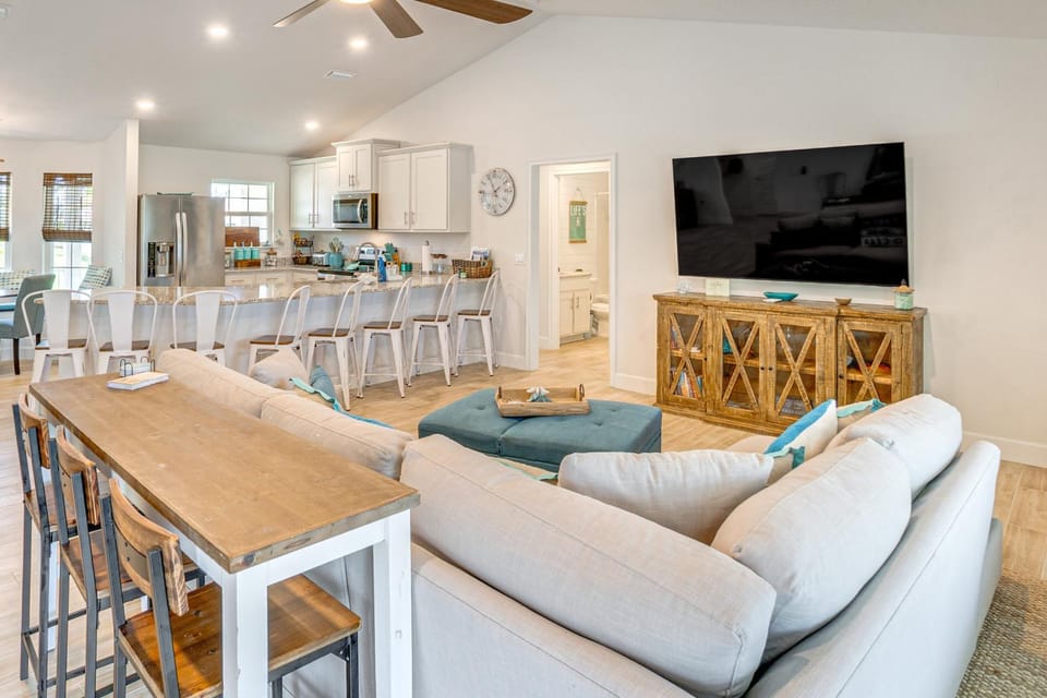 Golf Course-Facing Poolside Oasis in Rotonda West! House in Rotonda West
