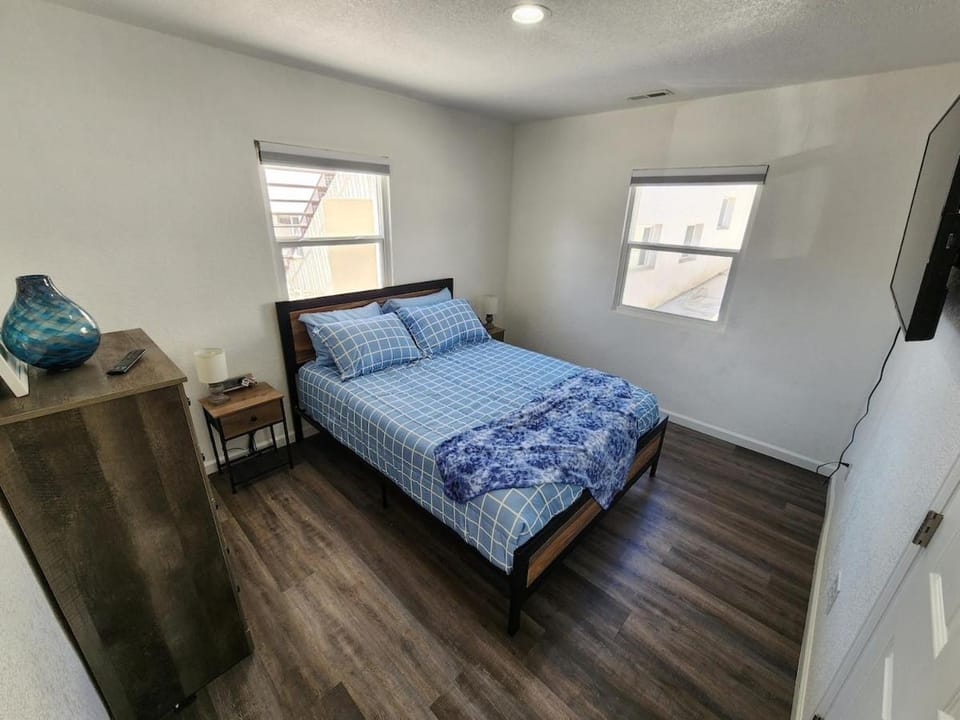 TV and multimedia, Photo of the whole room, Bedroom