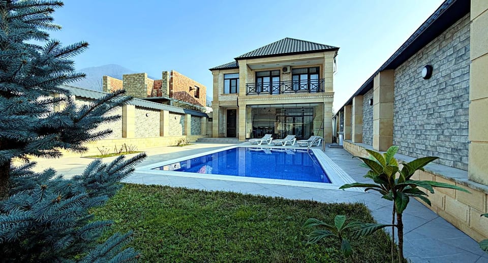 Property building, Day, Pool view, Swimming pool
