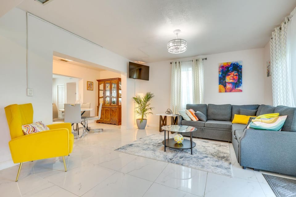 2 Mi to Hard Rock Stadium: Home w/ Spacious Yard House in Miami Gardens
