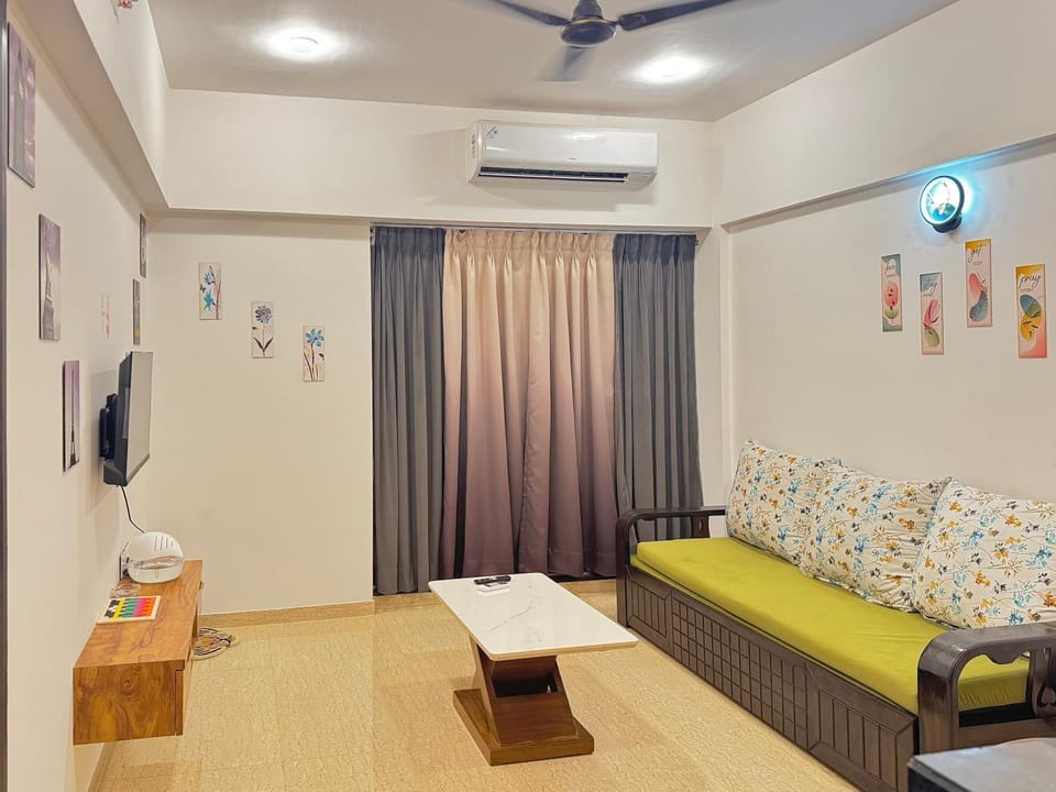 Bed, TV and multimedia, Living room, Seating area, air conditioner