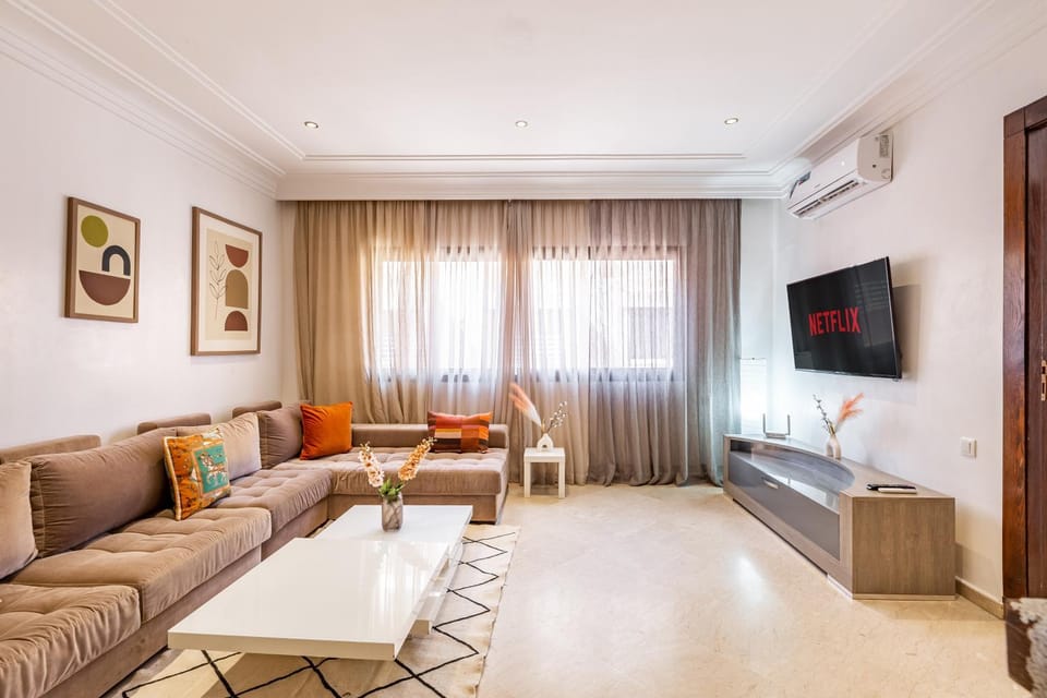 Communal lounge/ TV room, TV and multimedia, Living room, Seating area, Evening entertainment, air conditioner