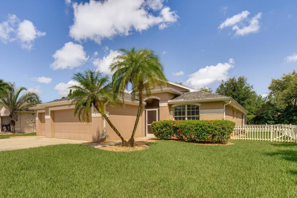 4 Mi to Beaches: Fort Myers Escape w/ Patio House in Iona