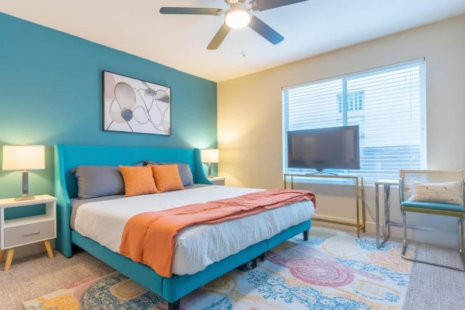 Boulevard Stays 8 mins to Downtown King Bed Pool Parking Gym 01 Apartment in Austin