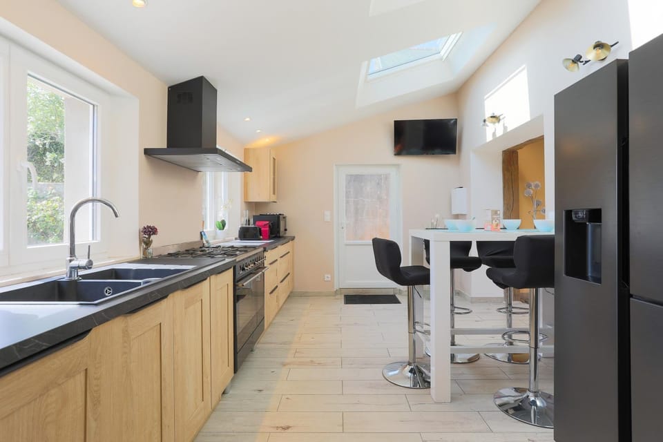 Kitchen or kitchenette, Living room