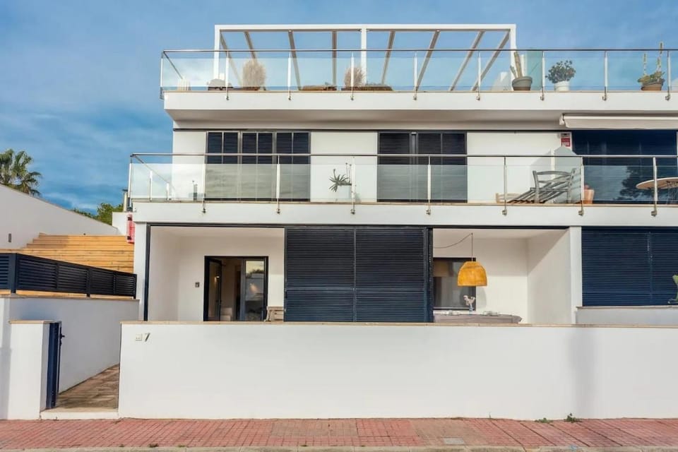 Property building, Off site, Balcony/Terrace
