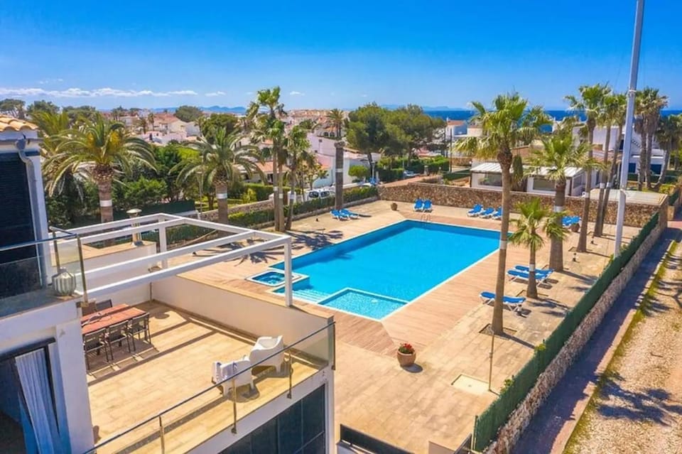 Balcony/Terrace, Pool view, Swimming pool, Swimming pool, sunbed