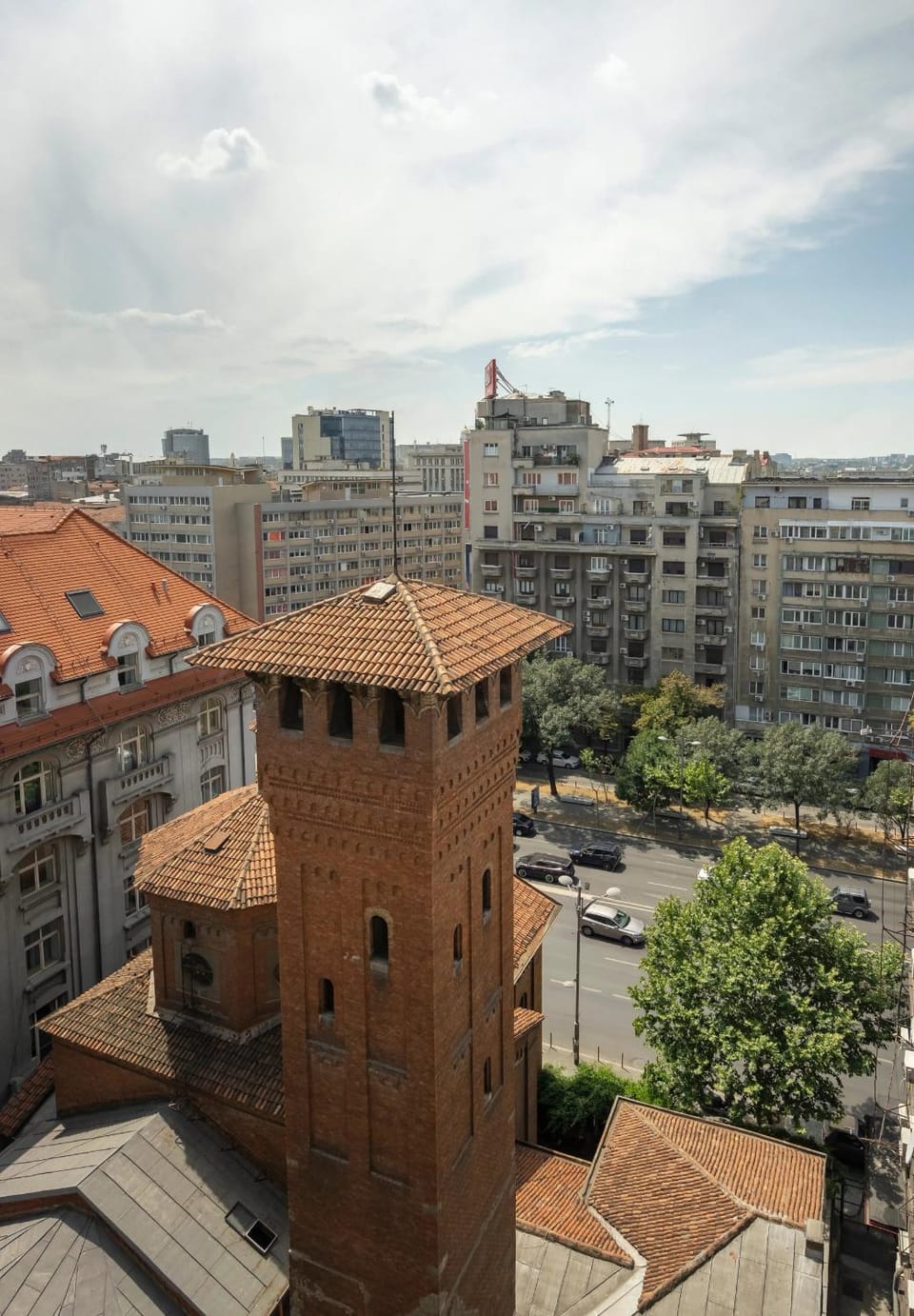 Property building, Day, Neighbourhood, Street view, Location