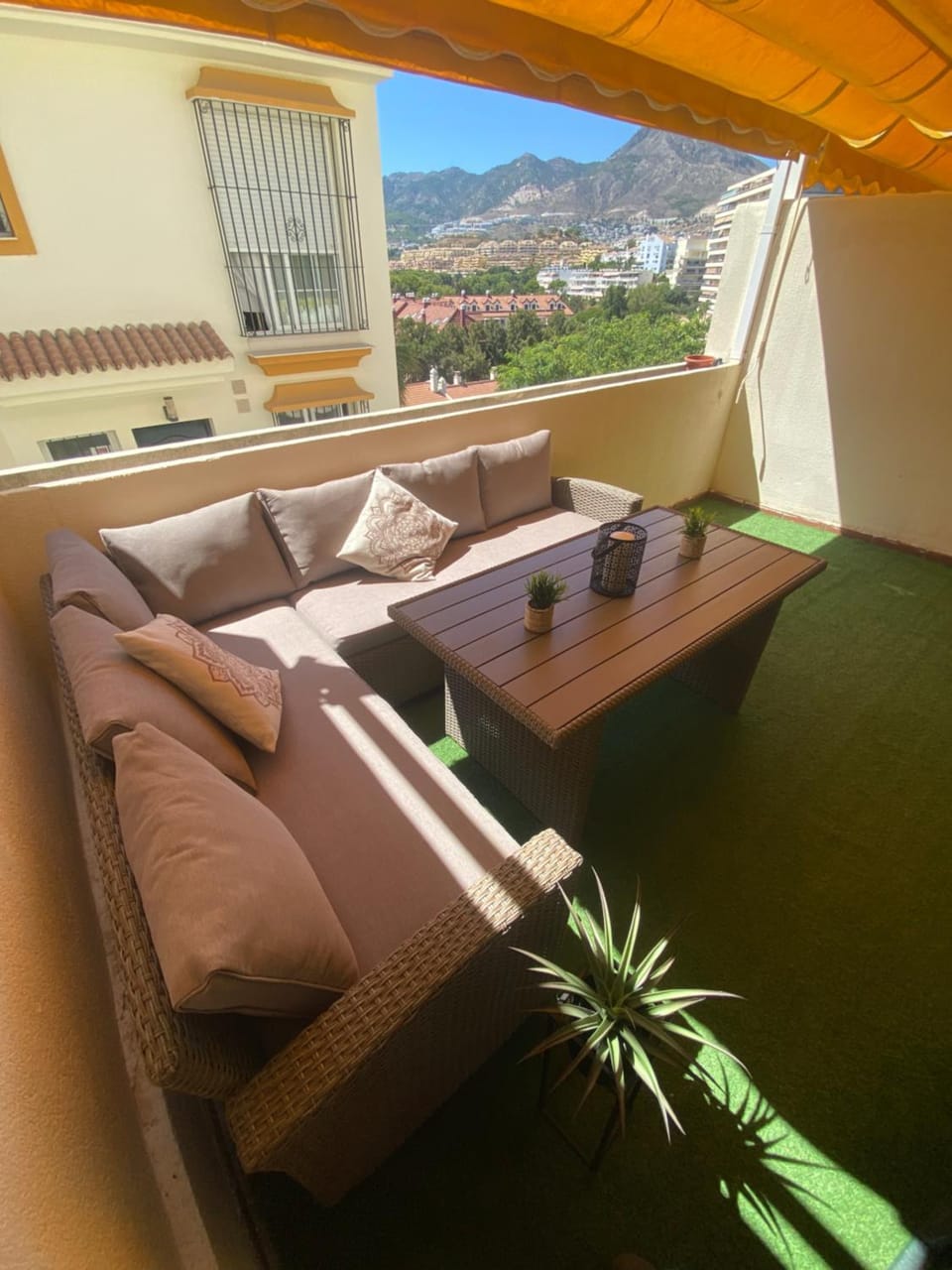 Balcony/Terrace, Mountain view