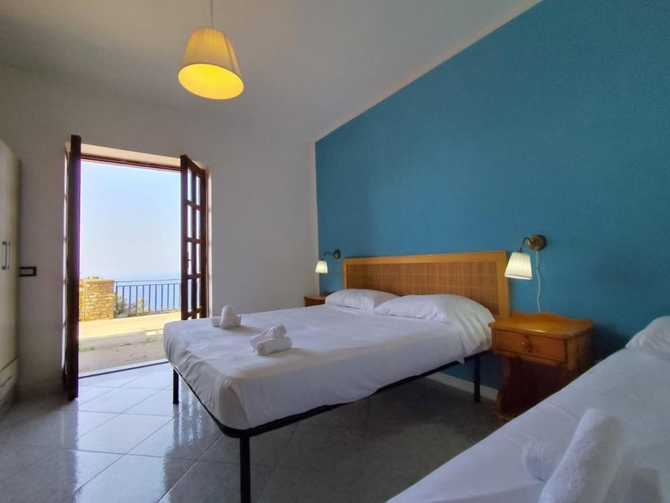 Photo of the whole room, Bedroom, towels