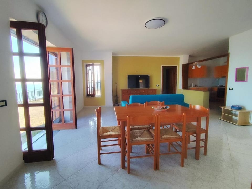 Kitchen or kitchenette, Living room, Seating area