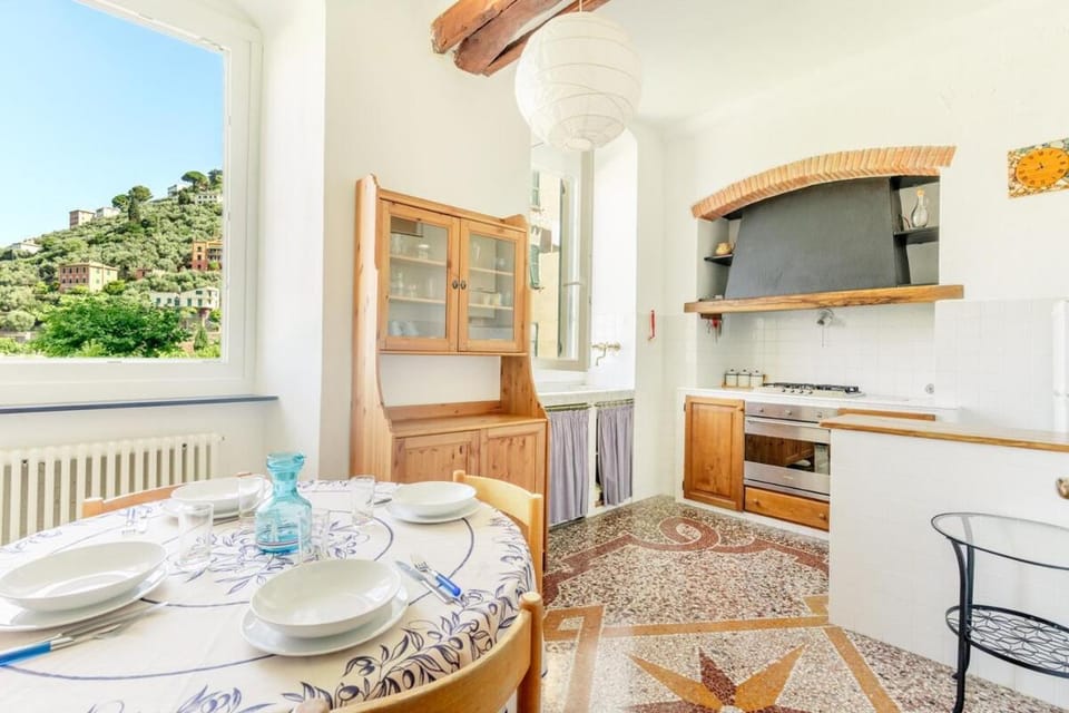 4 beds-sea view with private garage Apartment in Camogli