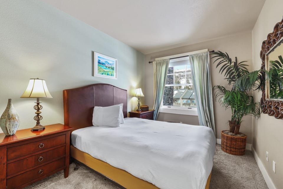 Three-Bedroom House House in Kirkwood