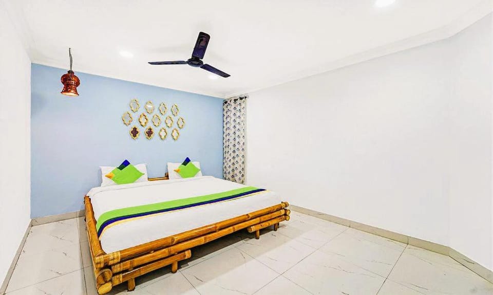 Signature Grande with swimming pool pondicherry Bed and Breakfast in Puducherry