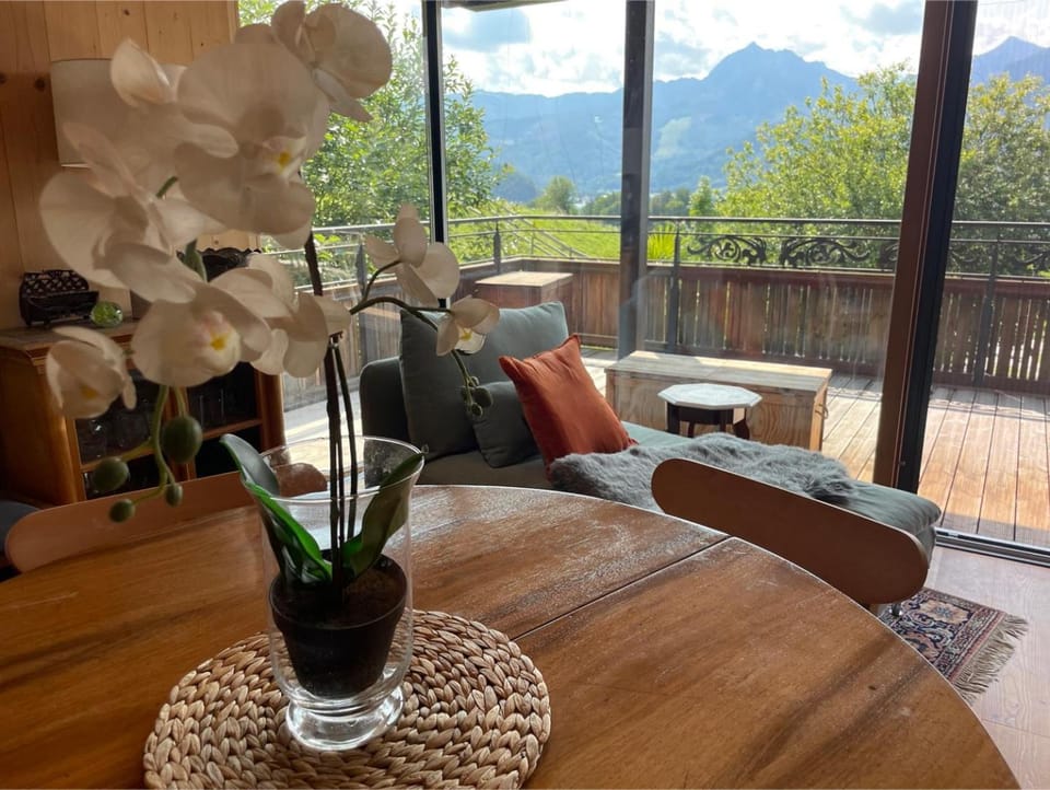 Natural landscape, View (from property/room), Balcony/Terrace, Living room, Seating area, Mountain view