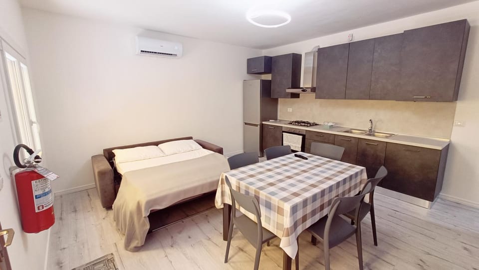 Bed, TV and multimedia, Kitchen or kitchenette, Living room, Seating area, Dining area, pet friendly, stove, air conditioner