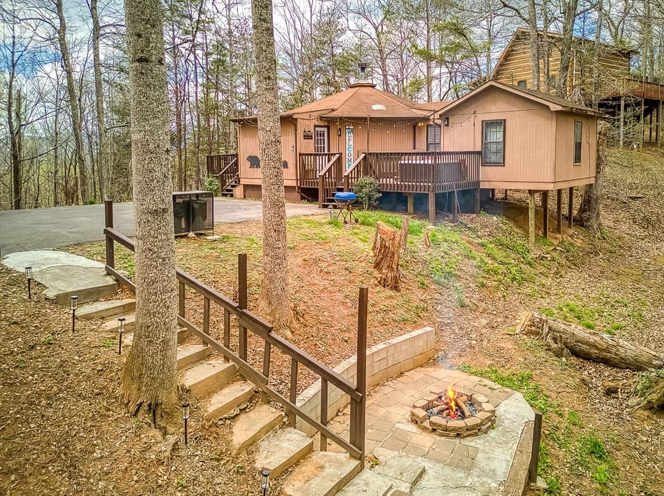 Secluded, Hot Tub & Black Bears, 10 Min fr DT GAT House in Gatlinburg