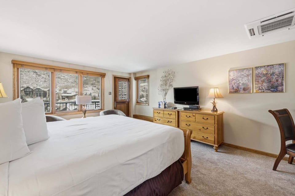 Lodge Tower 594 Two Bedroom Residence Apartment in Vail