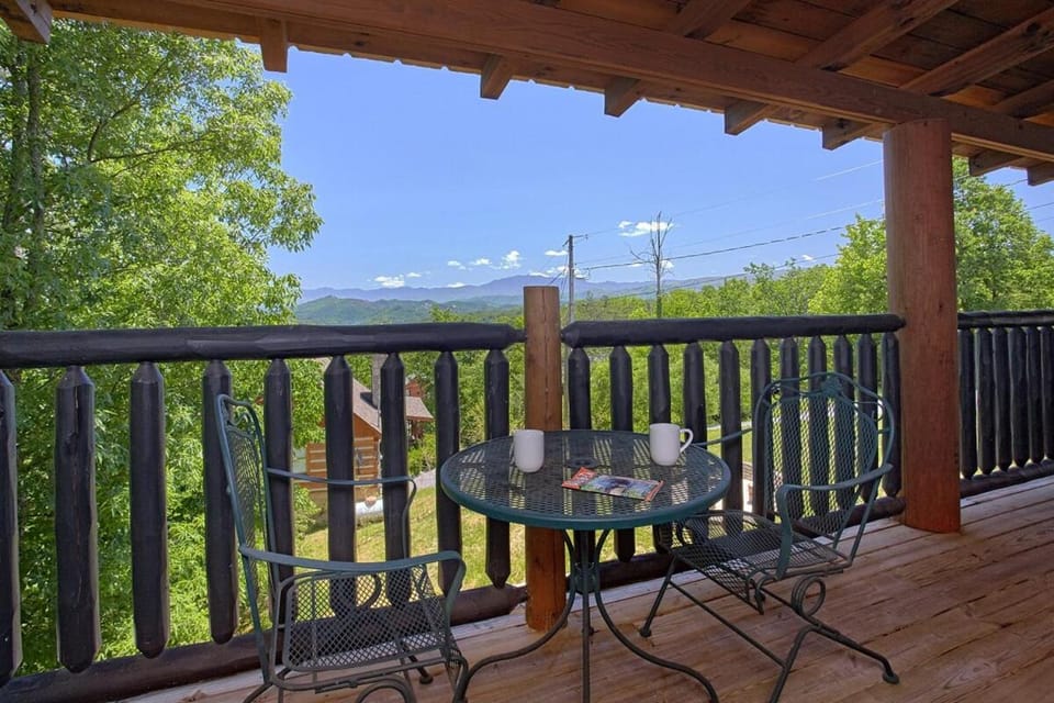 Country Luvin - Secluded Hot tub 10 mins from PF House in Sevier County
