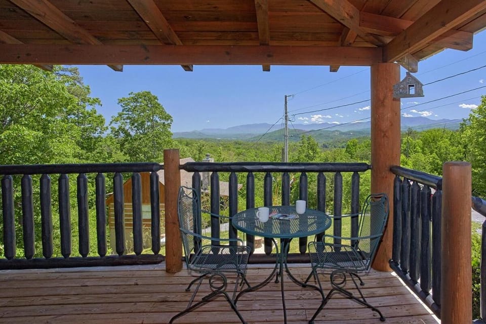 Country Luvin - Secluded Hot tub 10 mins from PF House in Sevier County