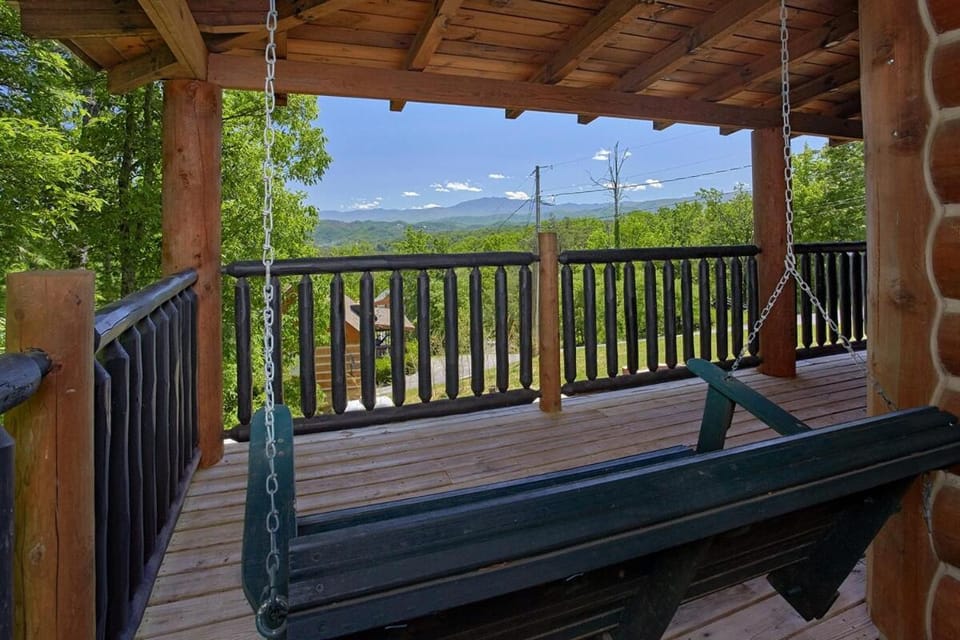 Country Luvin - Secluded Hot tub 10 mins from PF House in Sevier County