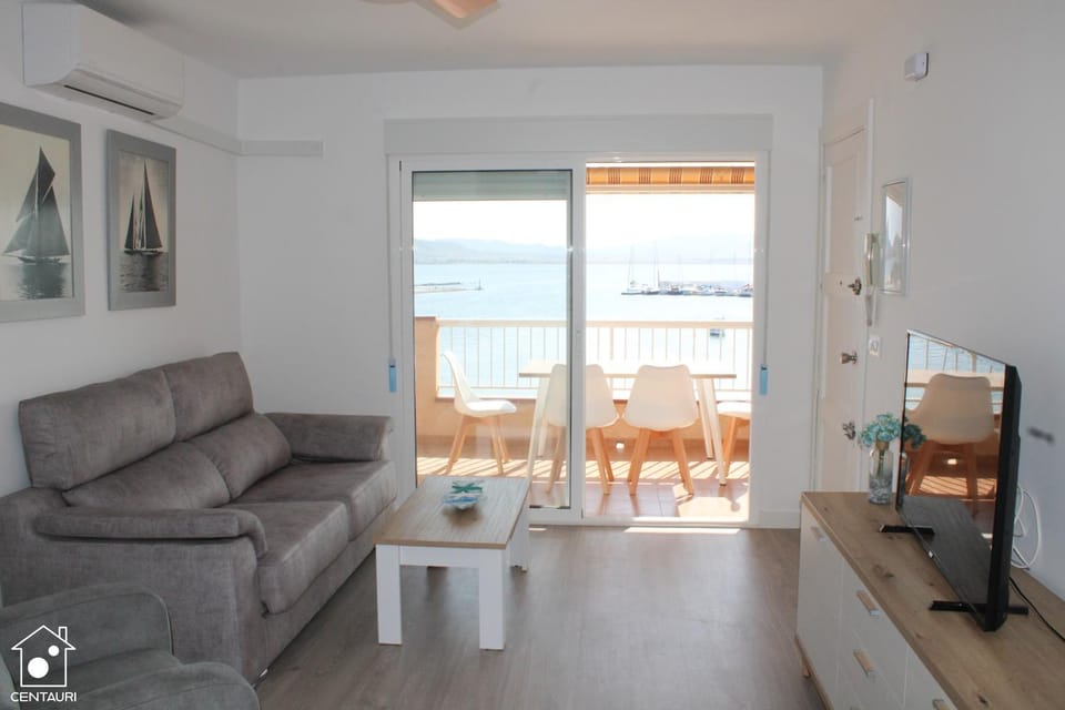 Communal lounge/ TV room, Balcony/Terrace, Living room