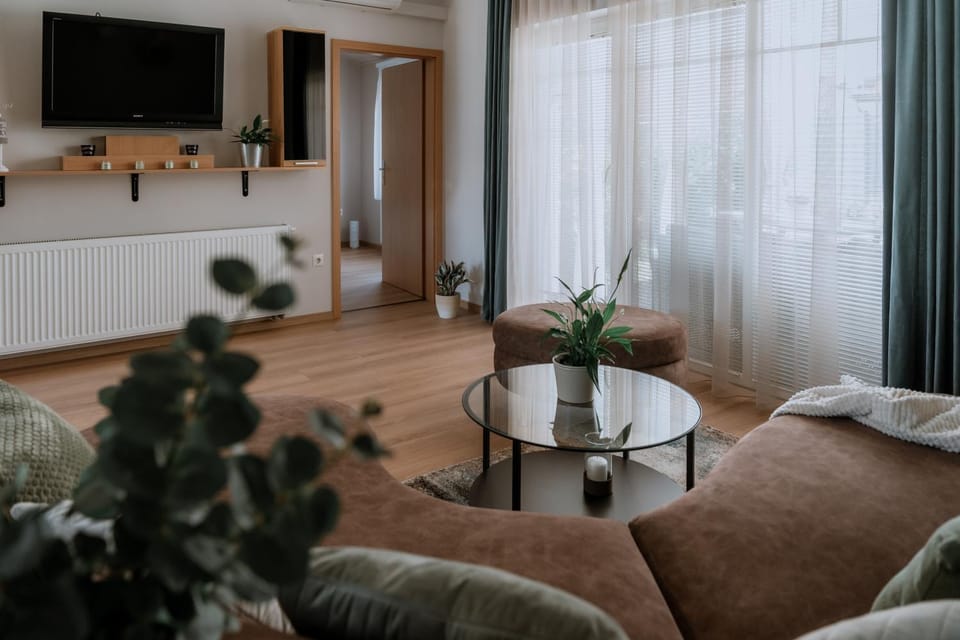 Communal lounge/ TV room, TV and multimedia, Living room, Evening entertainment, internet