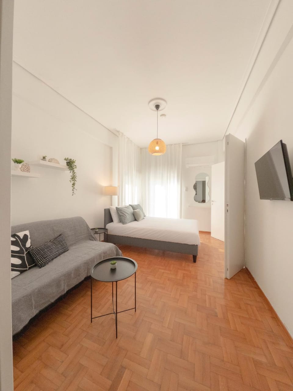 Bed, TV and multimedia, Photo of the whole room, Bedroom, air conditioner