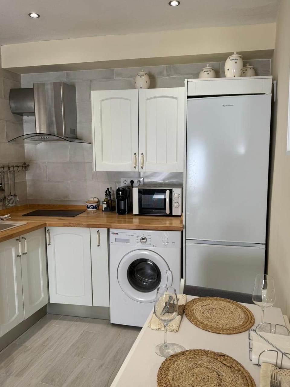 Kitchen or kitchenette, stove, toaster, washing machine