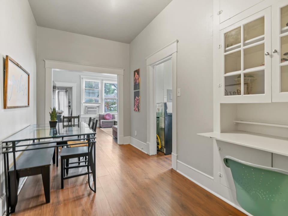 Charming 2 Bed, 1 Bath Retreat Near Baylor Hospital Apartment in Dallas