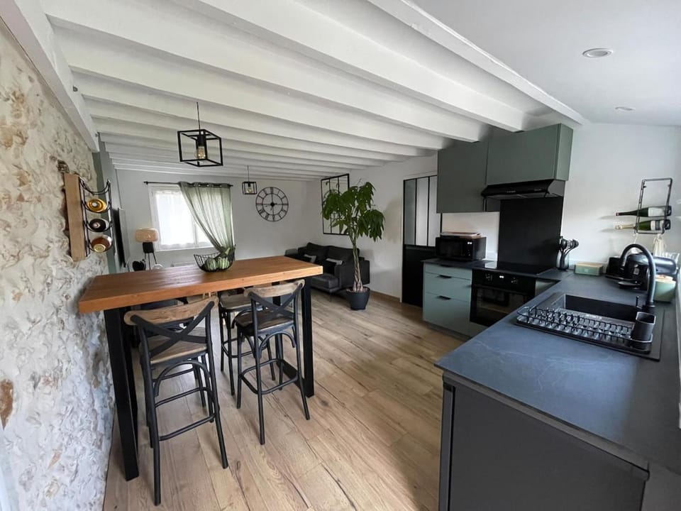Dining area, oven, stove