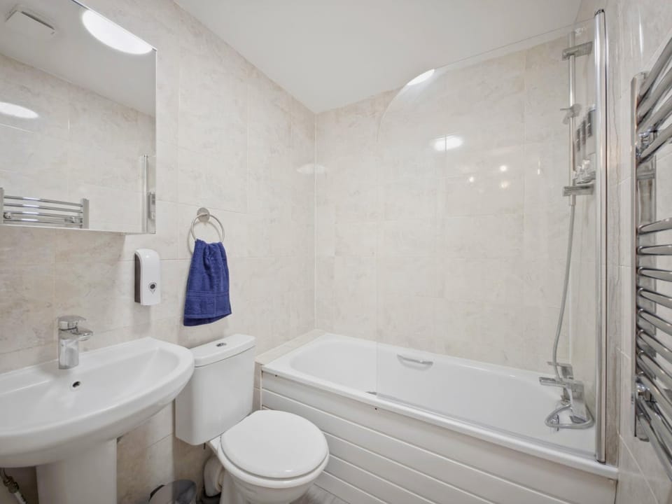 Ultra central, Near station 2BR 2BATH 6Sleep Apartment in Harrow