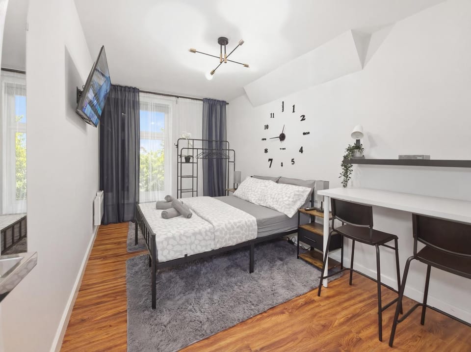 Ultra central, Near station 2BR 2BATH 6Sleep Apartment in Harrow