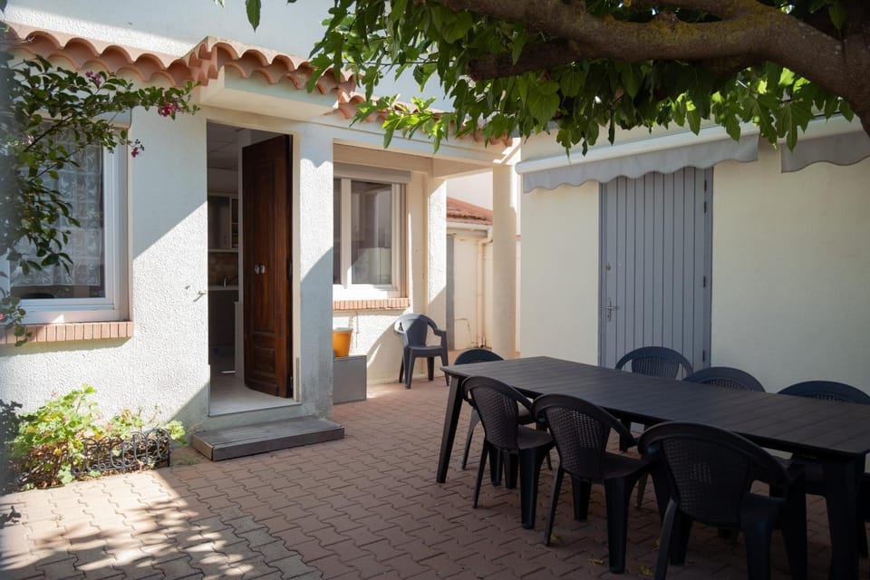 Patio, Patio, Dining area