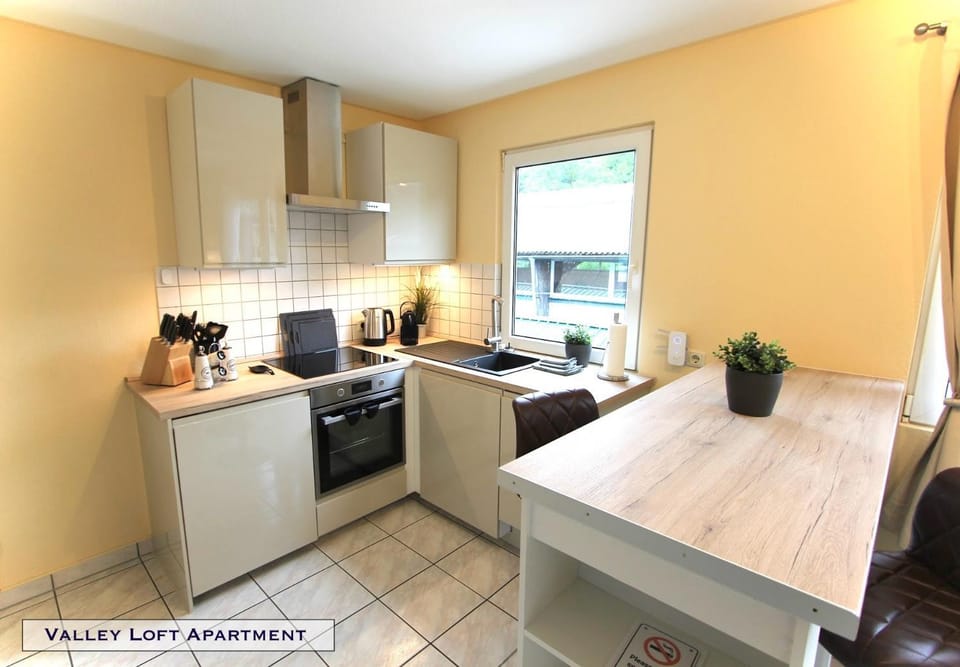 Kitchen or kitchenette, Dining area, dishwasher, pet friendly, stove, toaster
