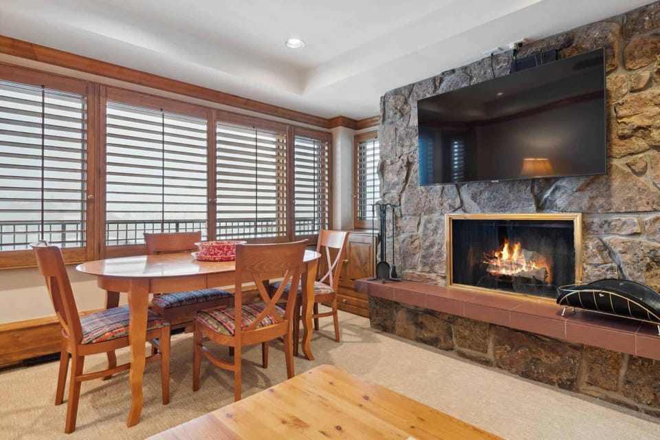 Lodge Tower 686 Two Bedroom Residence Apartment in Vail