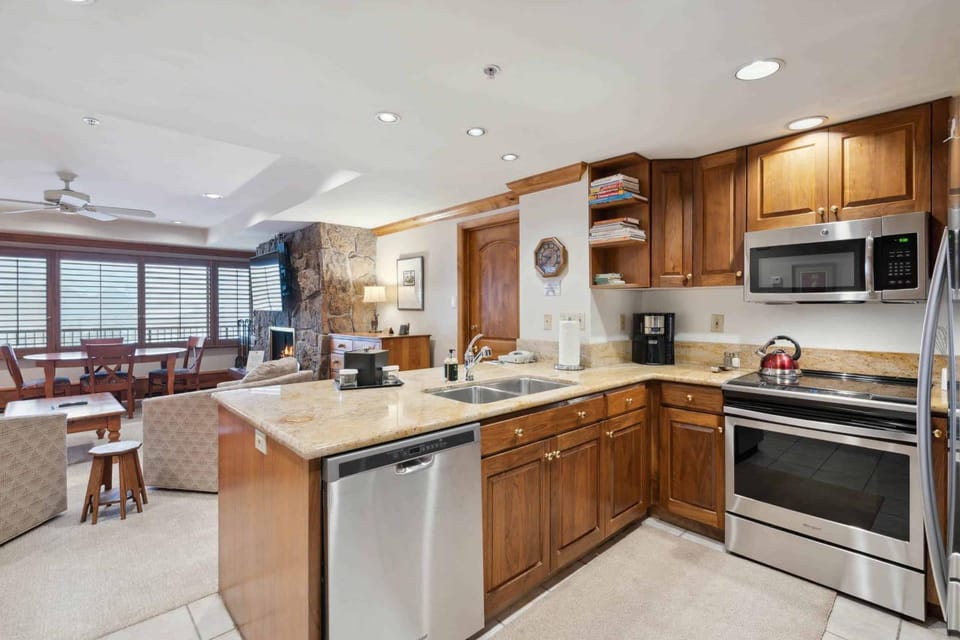 Lodge Tower 686 Two Bedroom Residence Apartment in Vail