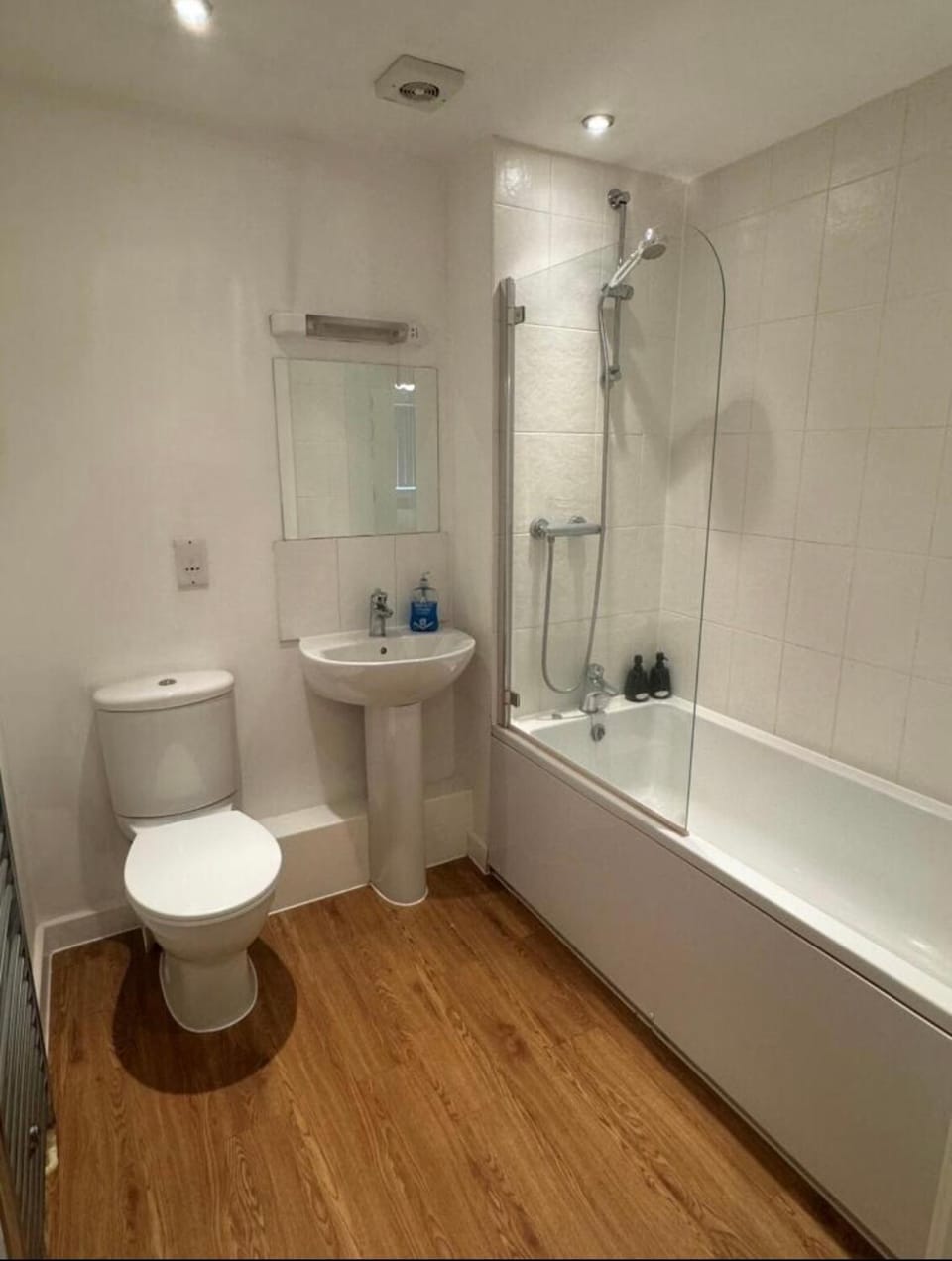 Shower, Toilet, Bathroom, Bath, towels