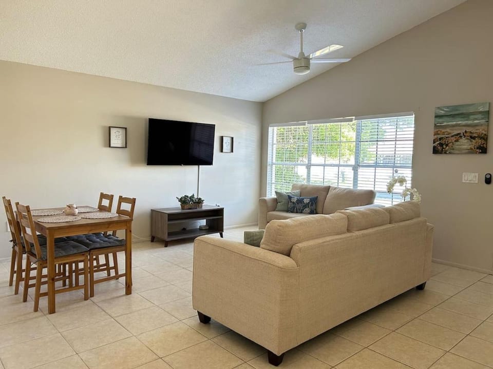 Relaxing Getaway in Sarasota Great Location Whole House House in Sarasota