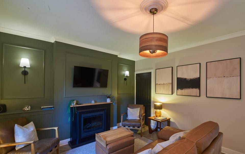 Living room, Seating area, Evening entertainment