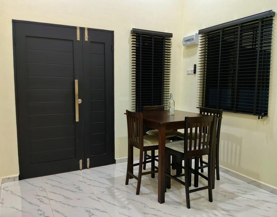 Dining area, Family