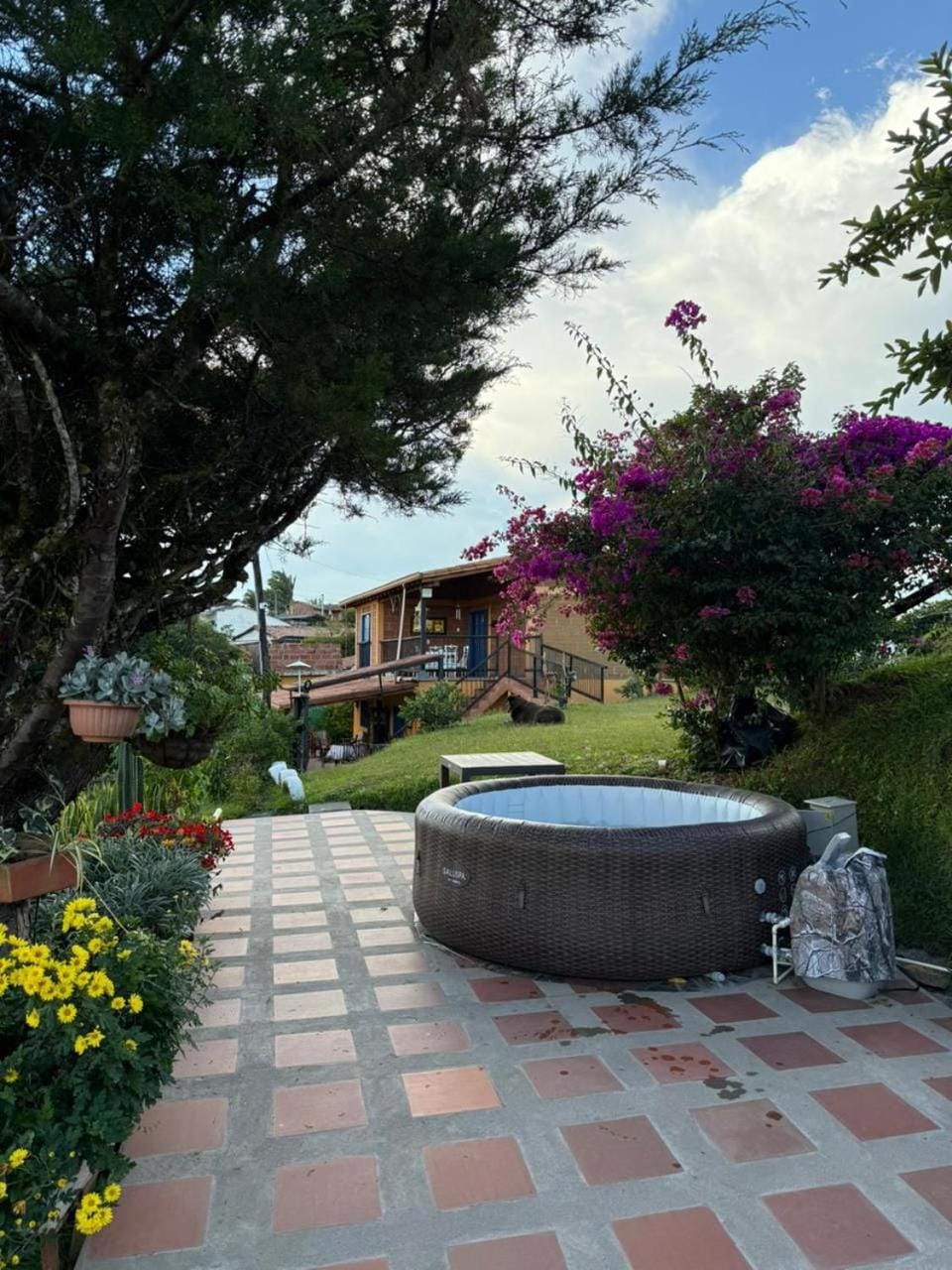 Spring, Day, Garden, Hot Tub, Garden view