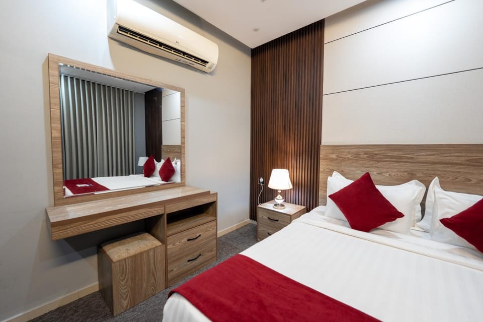 Bed, Photo of the whole room, Bedroom, air conditioner