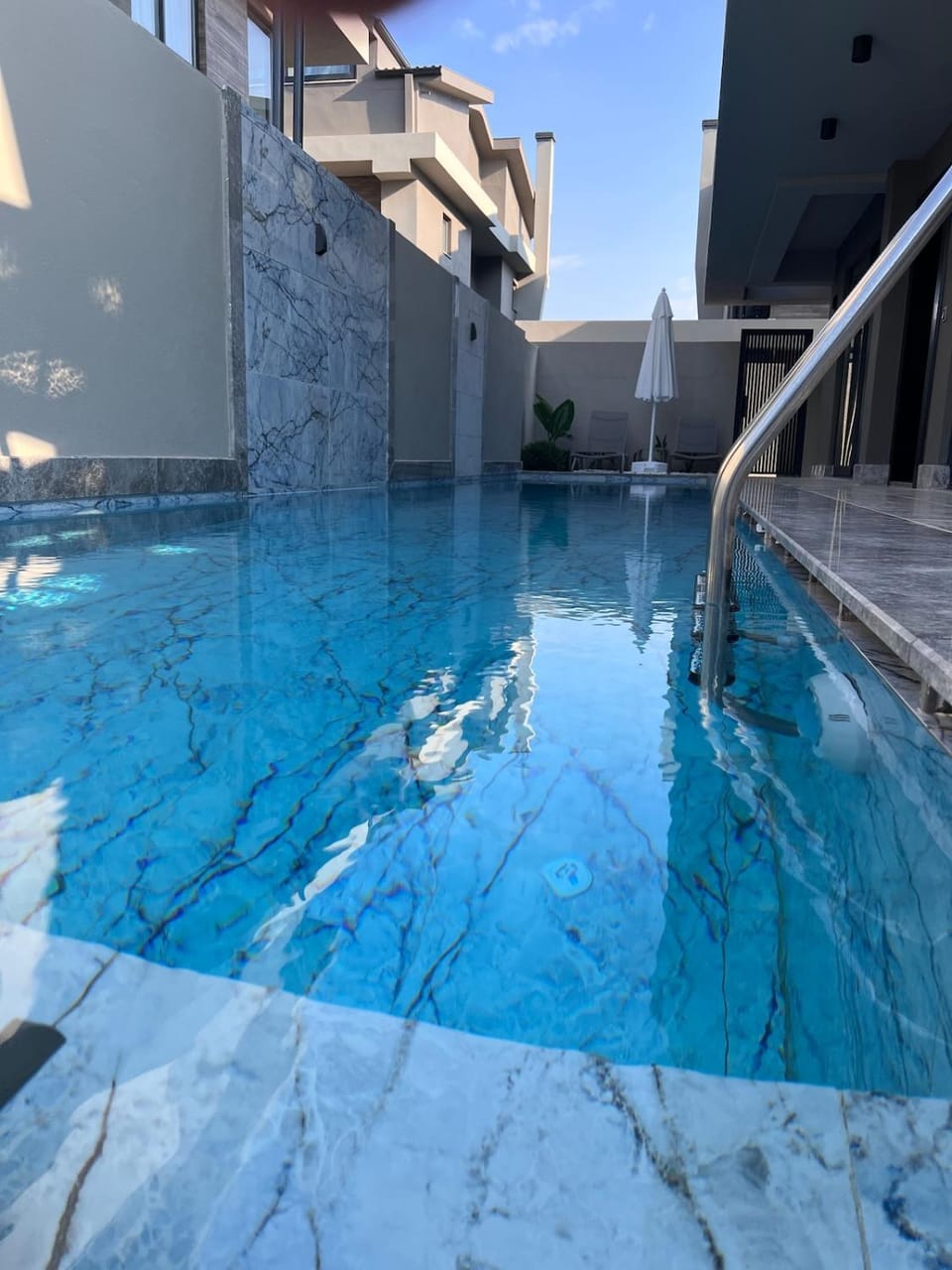 Day, Swimming pool